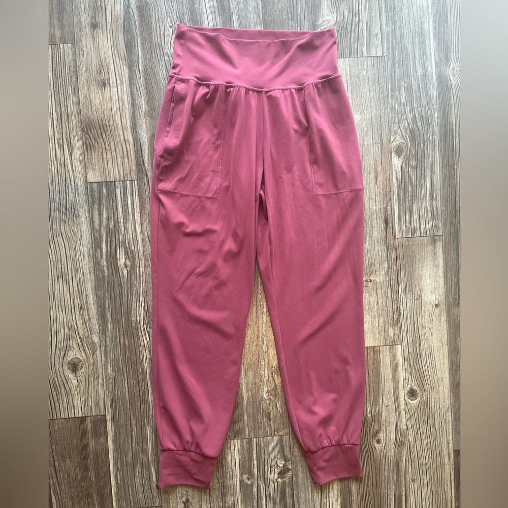 Athleta Salutation Jogger in Powervita in Victorian Berry - Size Small